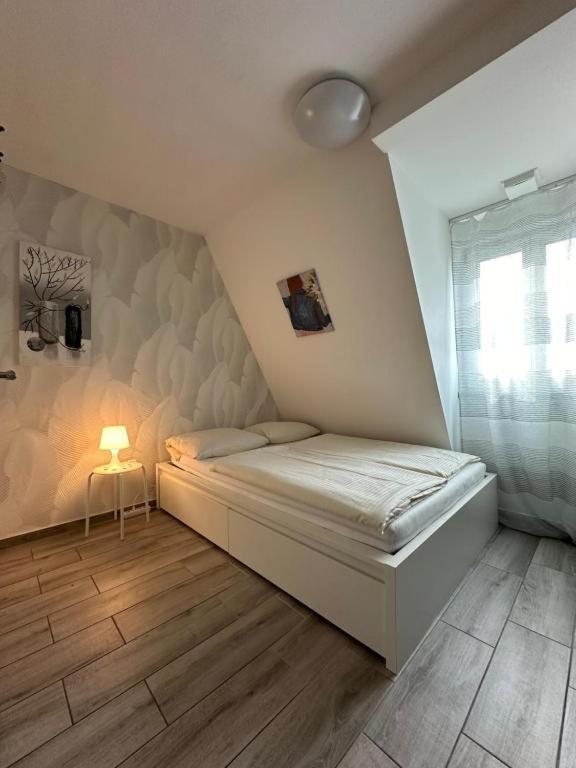 Modern Living Studio Kueche Netflix Inklusive Top Lage Nürnberg Exterior foto